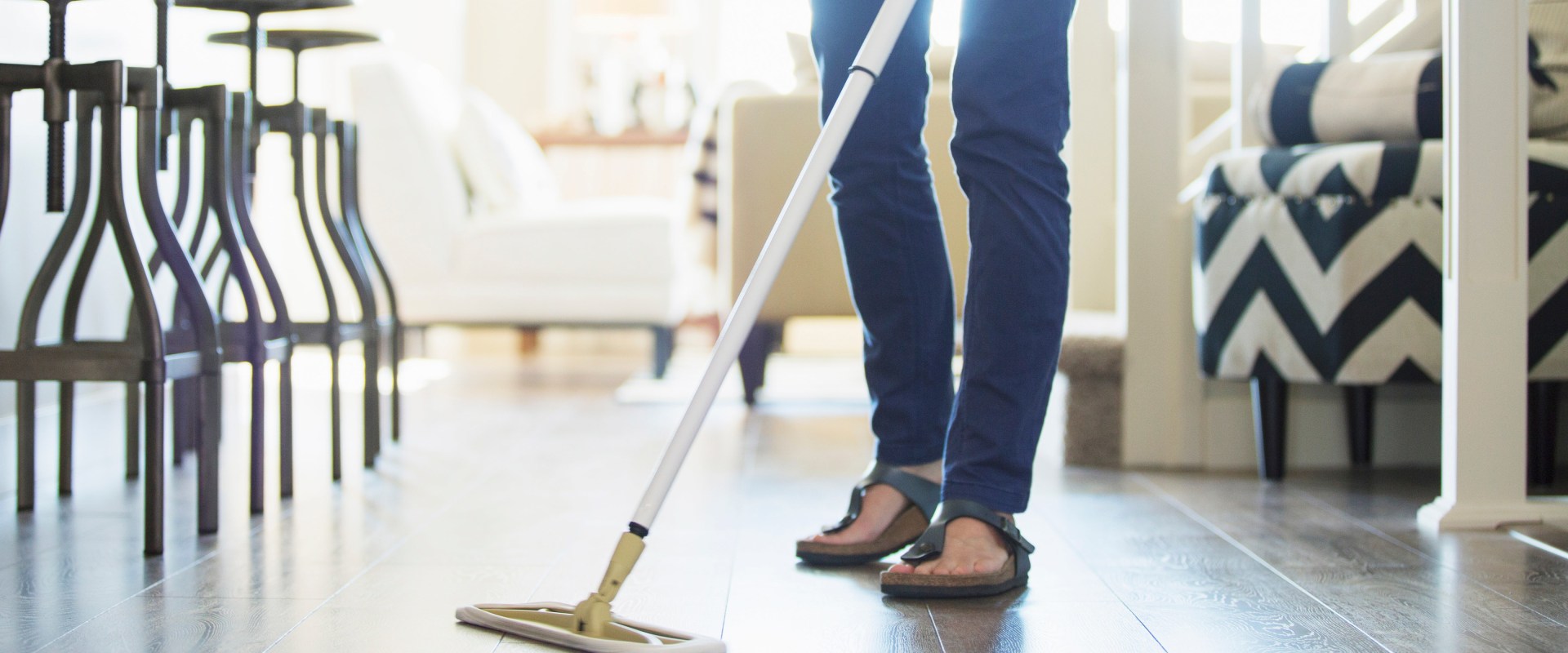 How do you clean a room to prevent allergies?